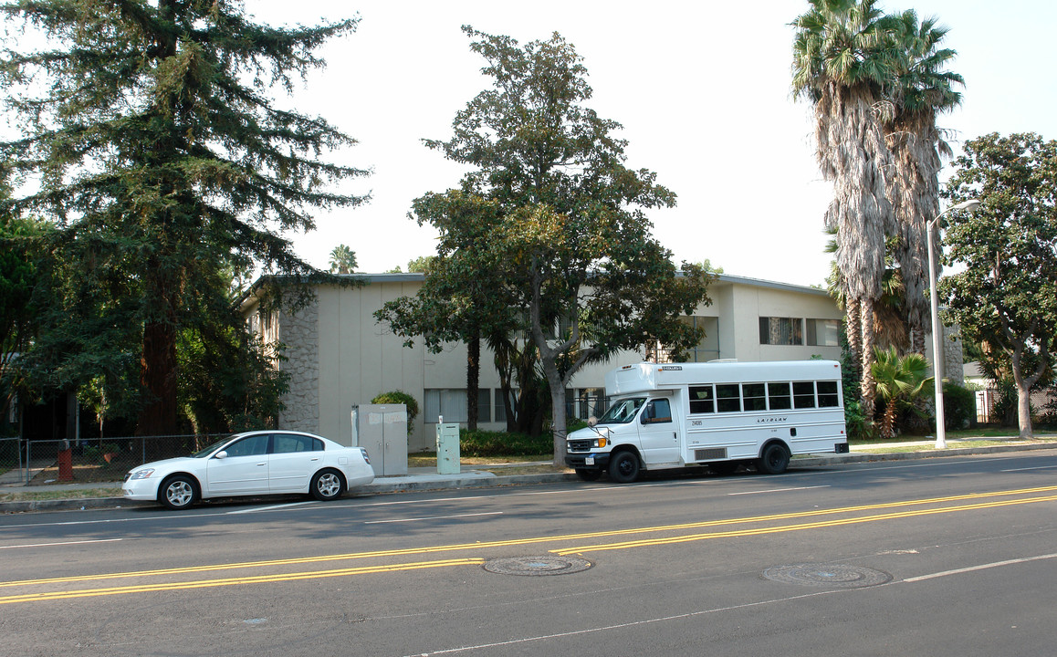 15044 Magnolia Blvd in Sherman Oaks, CA - Building Photo