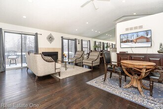 7086 Danbrooke Ct in West Bloomfield Township, MI - Building Photo - Building Photo