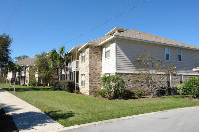 Crosslake Cove Apartments in Fort Walton Beach, FL - Building Photo - Building Photo