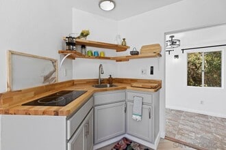 10119 Grandview Dr in La Mesa, CA - Building Photo - Building Photo