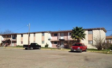 Chateau West Apartments in Killeen, TX - Building Photo - Building Photo