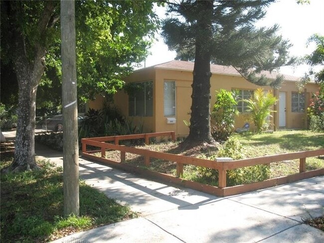 2000 Rodman St in Hollywood, FL - Building Photo - Building Photo