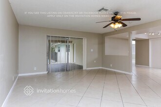 11090 Glenwood Dr, Unit 1812 in Coral Springs, FL - Foto de edificio - Building Photo