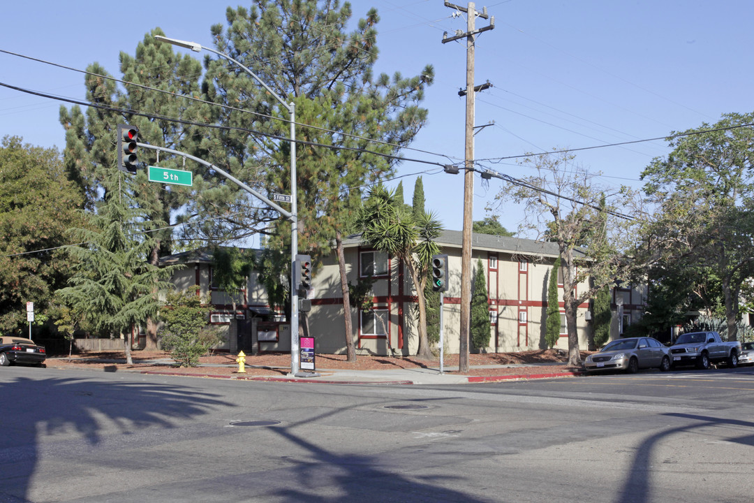 195 E Reed St in San Jose, CA - Foto de edificio