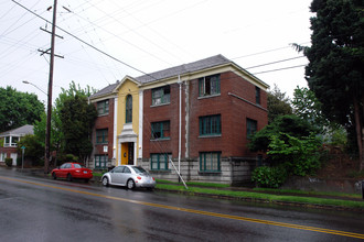 1436 SE Stark St in Portland, OR - Foto de edificio - Building Photo