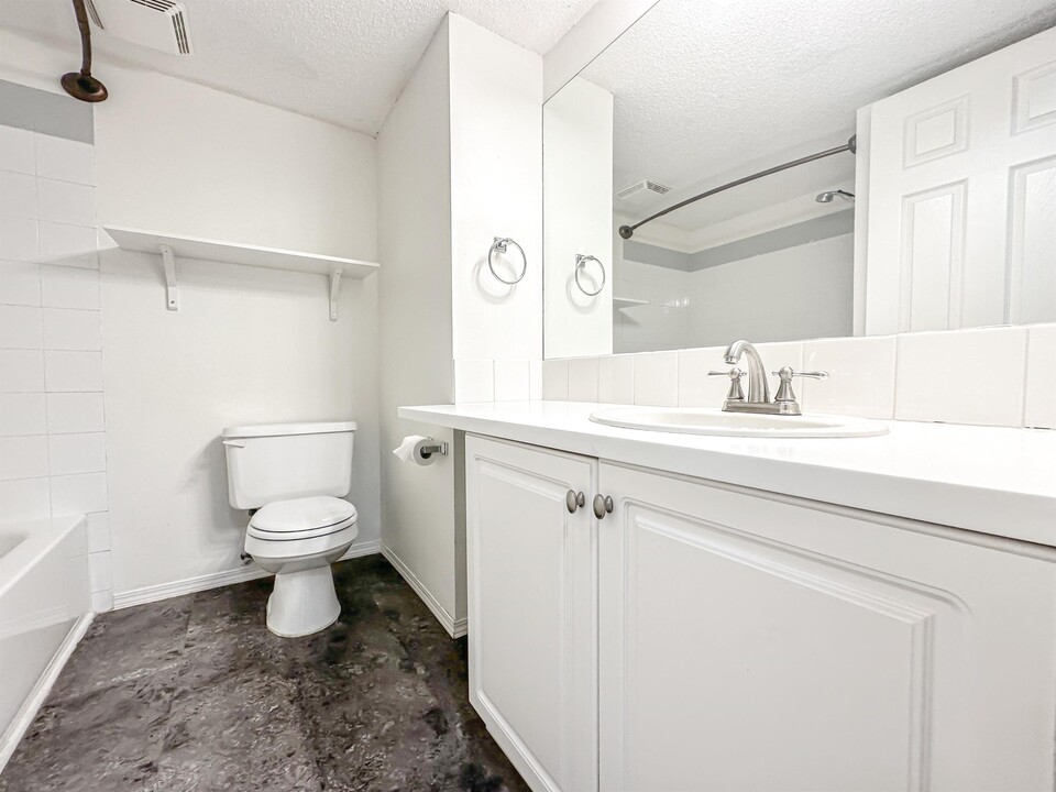 6148 Bowness Rd NW in Calgary, AB - Building Photo