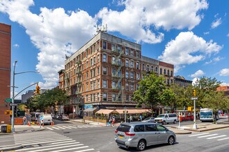 321 Lenox Ave in New York, NY - Foto de edificio - Primary Photo