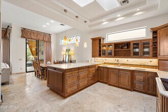 8742 E San Rafael Dr in Scottsdale, AZ - Foto de edificio - Building Photo