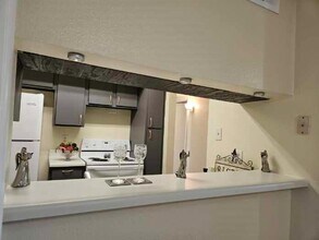 8433 Hearth Dr in Houston, TX - Building Photo - Building Photo