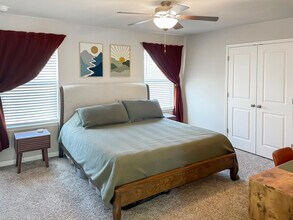 897 Lone Peak Way in Dripping Springs, TX - Foto de edificio - Building Photo