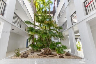 101 Ocean Ln Dr in Miami, FL - Building Photo - Building Photo