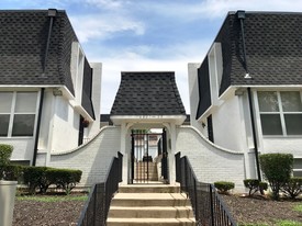 Plaza La Belle in Kansas City, MO - Building Photo