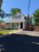 1909 Rollins Dr in Alexandria, VA - Building Photo