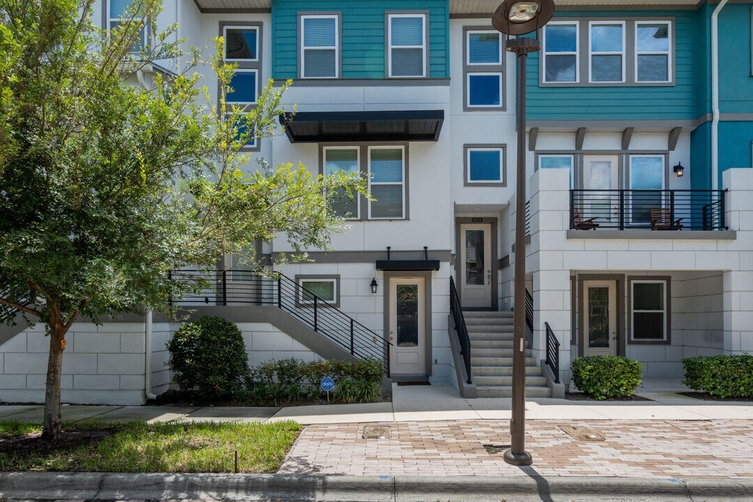 8442 Karrer Ter in Orlando, FL - Building Photo