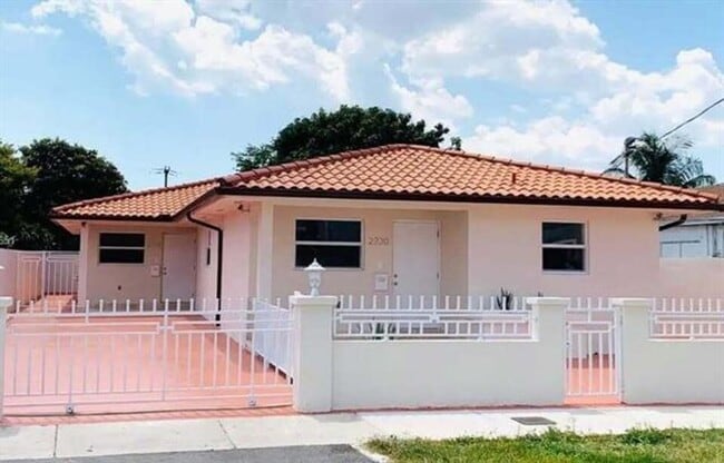 property at 2728 SW 5th St