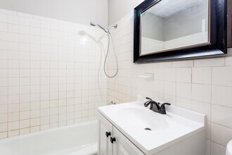 827 W Monterey St in Denison, TX - Building Photo - Interior Photo