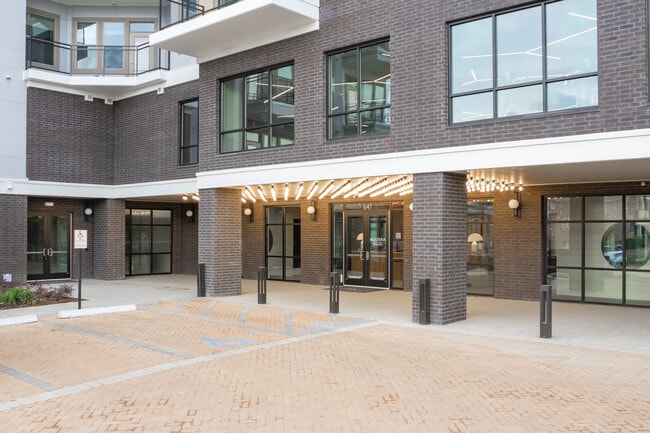 Modera Garden Oaks in Houston, TX - Foto de edificio - Building Photo