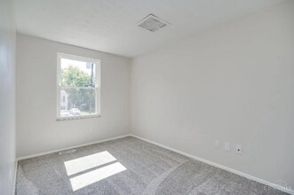 1705 Chapman Dr, Unit B-217 in Waukesha, WI - Building Photo - Building Photo