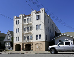 4231 Montgomery St in Oakland, CA - Building Photo - Building Photo