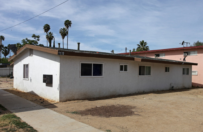 4-Units in Riverside, CA - Foto de edificio - Building Photo