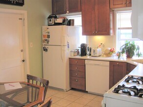 59 Windsor Rd, Unit 2 in Medford, MA - Building Photo - Building Photo