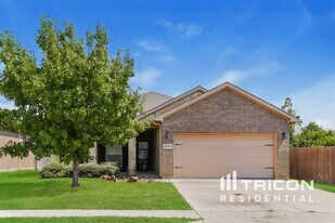 8508 Axis Deer Run in Fort Worth, TX - Building Photo