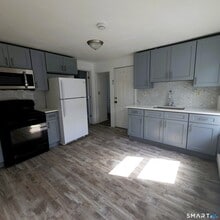 97 Gridley St in Bristol, CT - Building Photo - Building Photo