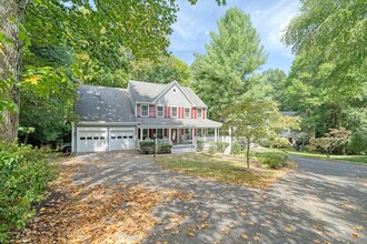 11896 Fawn Ridge Ln in Reston, VA - Building Photo - Building Photo