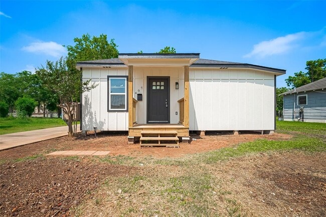 property at 407 Pine St