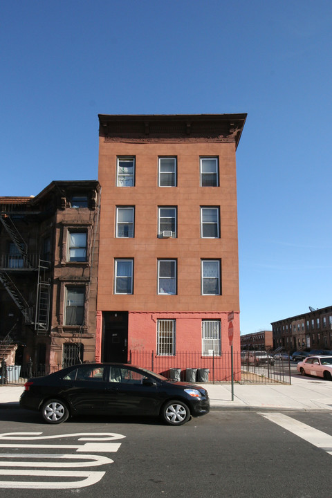 157 Stuyvesant Ave in Brooklyn, NY - Foto de edificio