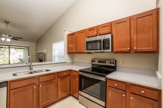 806 E Charing Cross Cir in Lake Mary, FL - Building Photo - Building Photo