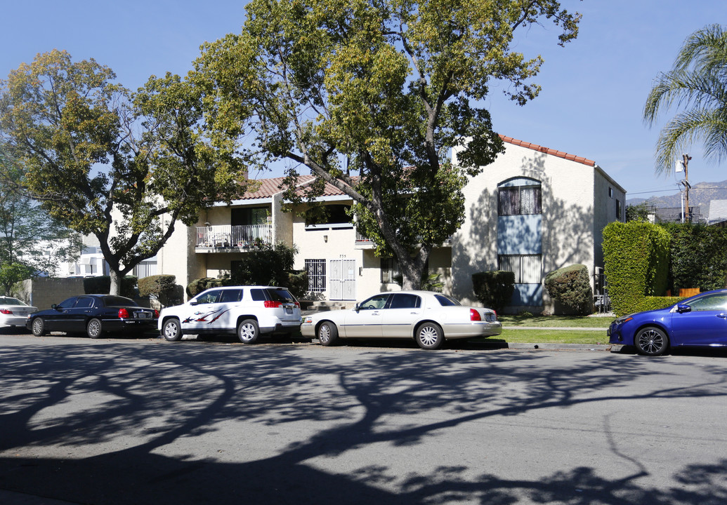 735 Milford St in Glendale, CA - Building Photo