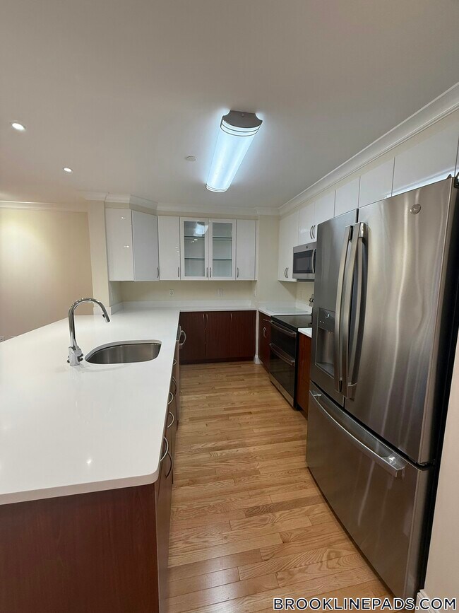 1443 Beacon St in Brookline, MA - Building Photo - Building Photo