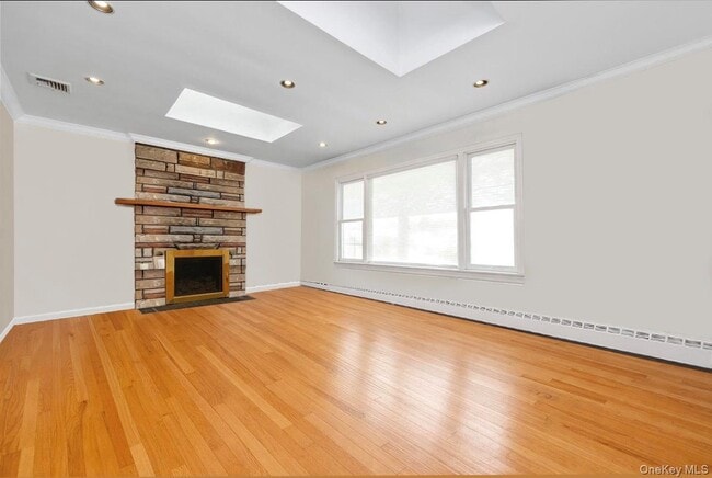 209 Brompton Rd in Garden City, NY - Building Photo - Building Photo