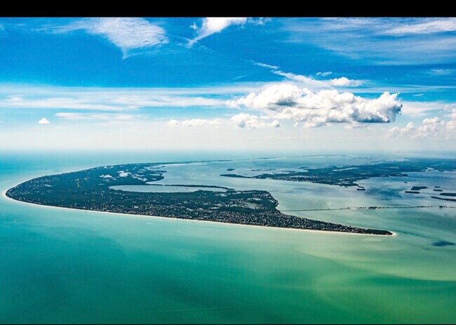 785 Rabbit Rd in Sanibel, FL - Building Photo - Building Photo