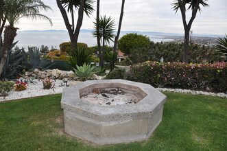 201 Vía Mesa Grande in Redondo Beach, CA - Building Photo - Building Photo