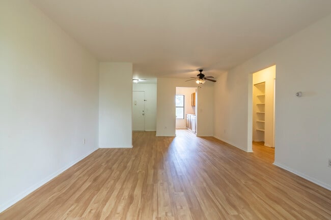 Knob Pines Apartments in Charlotte, MI - Building Photo - Building Photo