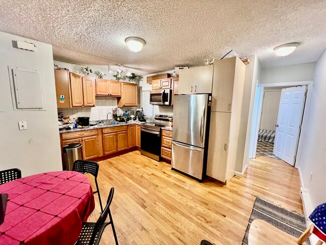 227 Everett St, Unit 4