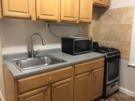 165 W 48th St, Unit 1 in Bayonne, NJ - Building Photo