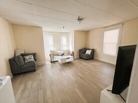 348 Walker St in Lowell, MA - Building Photo