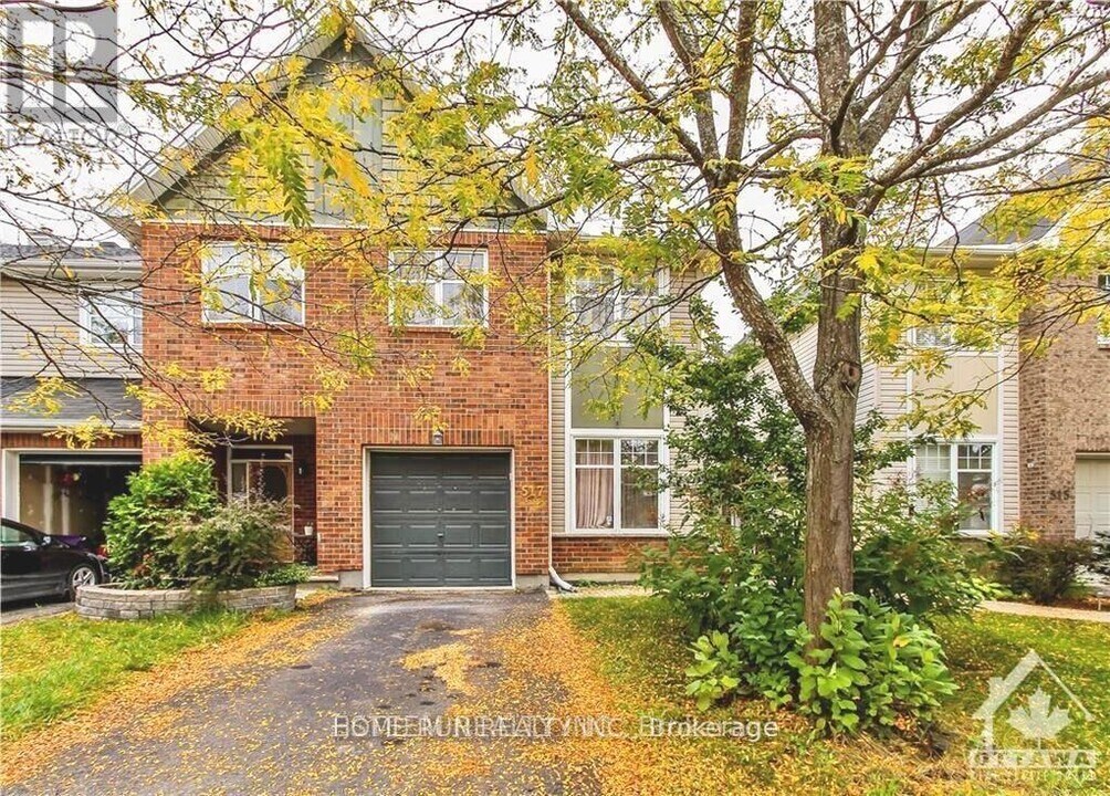 517 Devonwood Cir in Ottawa, ON - Building Photo