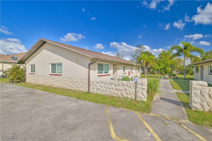 3215 Skyline Blvd, Unit A in Cape Coral, FL - Building Photo