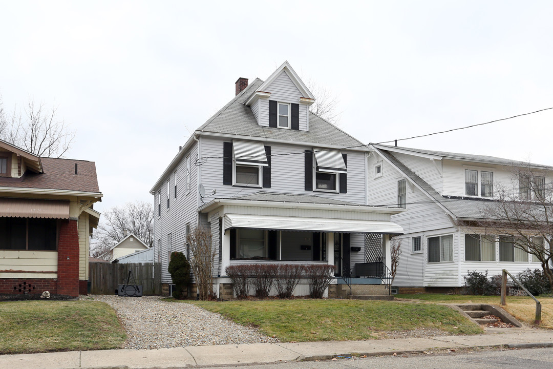 932 SW Roslyn Ave in Canton, OH - Foto de edificio