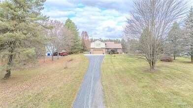 6784 Bear Ridge Rd in Lockport, NY - Building Photo - Building Photo