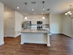 37655 Dusty Saddle Ln in Zephyrhills, FL - Foto de edificio - Building Photo