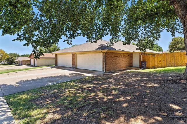 6905 W Cleburne Rd in Fort Worth, TX - Building Photo