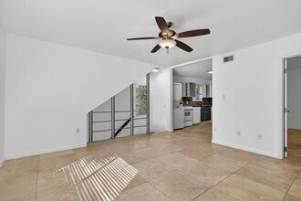 825 NE 120th St, Unit W in Biscayne Park, FL - Building Photo - Building Photo