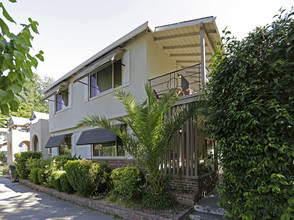 Lissa Mary Apartments in Sacramento, CA - Foto de edificio - Building Photo