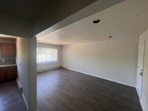 1400 W 9 Mile Rd in Ferndale, MI - Building Photo - Building Photo