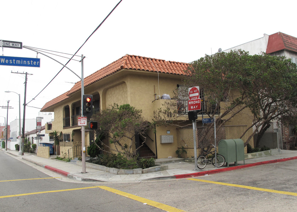 48 Westminster Ave in Venice, CA - Foto de edificio